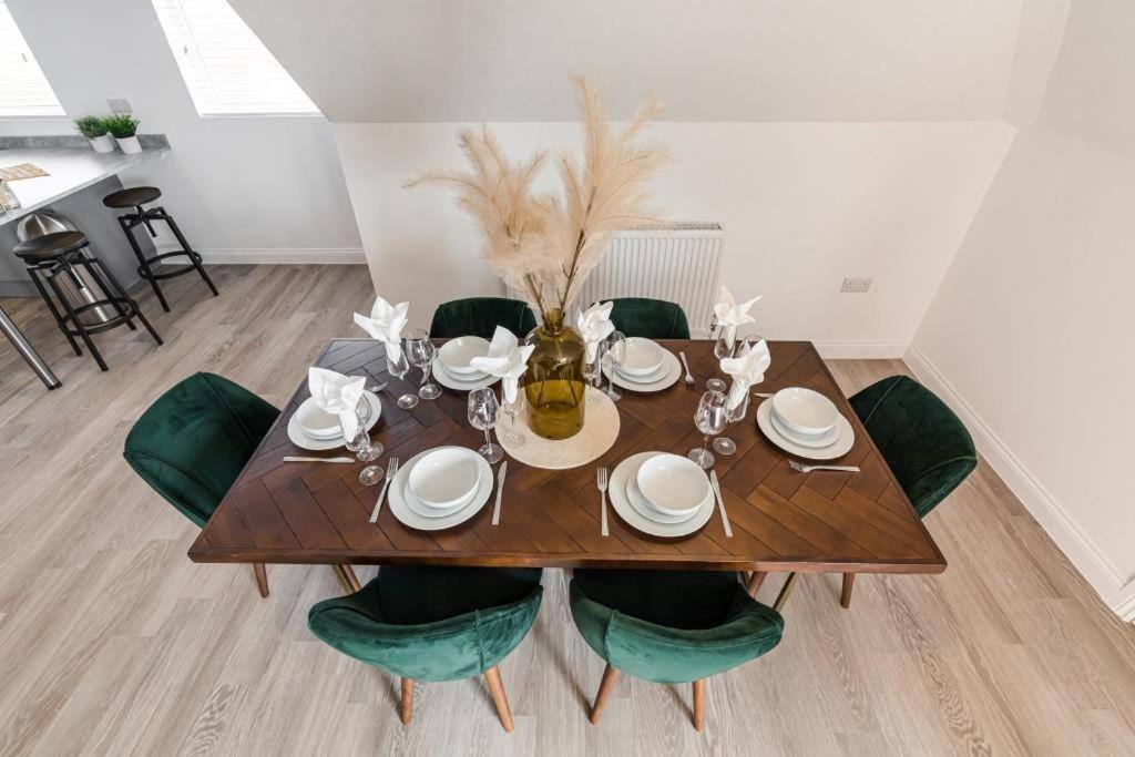 Bournecoast - Stylish Flat With Balcony - Sea Views - 10 Min Walk To Beach - Parking - Wifi - Fm8407 บอร์นมัธ ภายนอก รูปภาพ