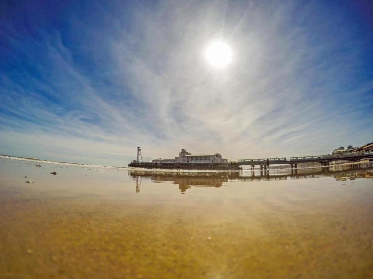Bournecoast - Stylish Flat With Balcony - Sea Views - 10 Min Walk To Beach - Parking - Wifi - Fm8407 บอร์นมัธ ภายนอก รูปภาพ