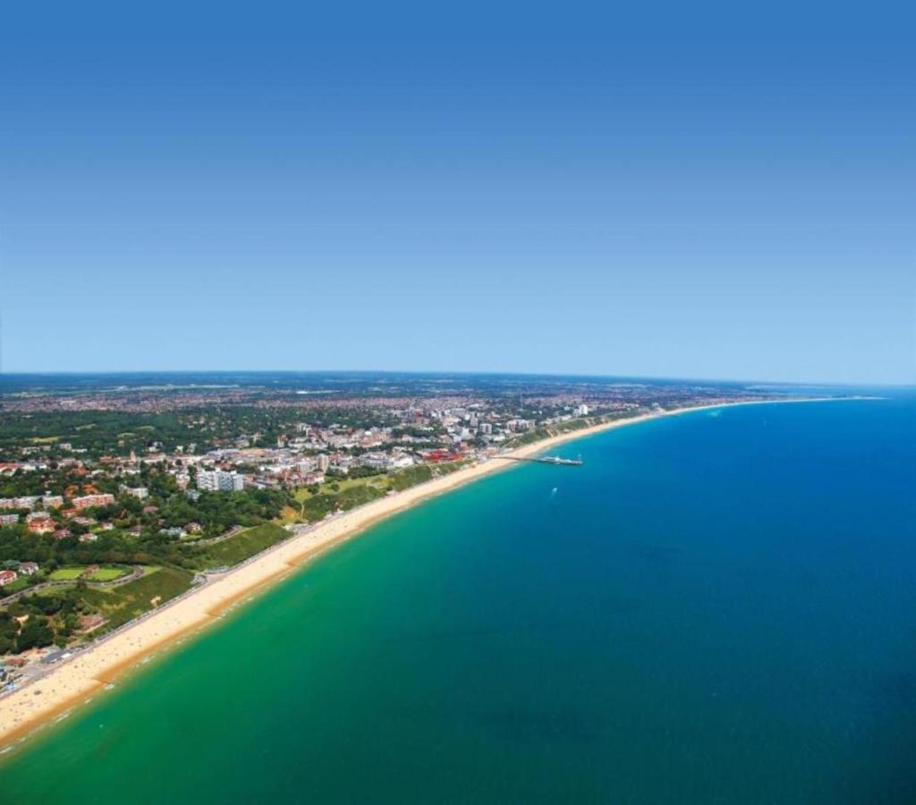 Bournecoast - Stylish Flat With Balcony - Sea Views - 10 Min Walk To Beach - Parking - Wifi - Fm8407 บอร์นมัธ ภายนอก รูปภาพ