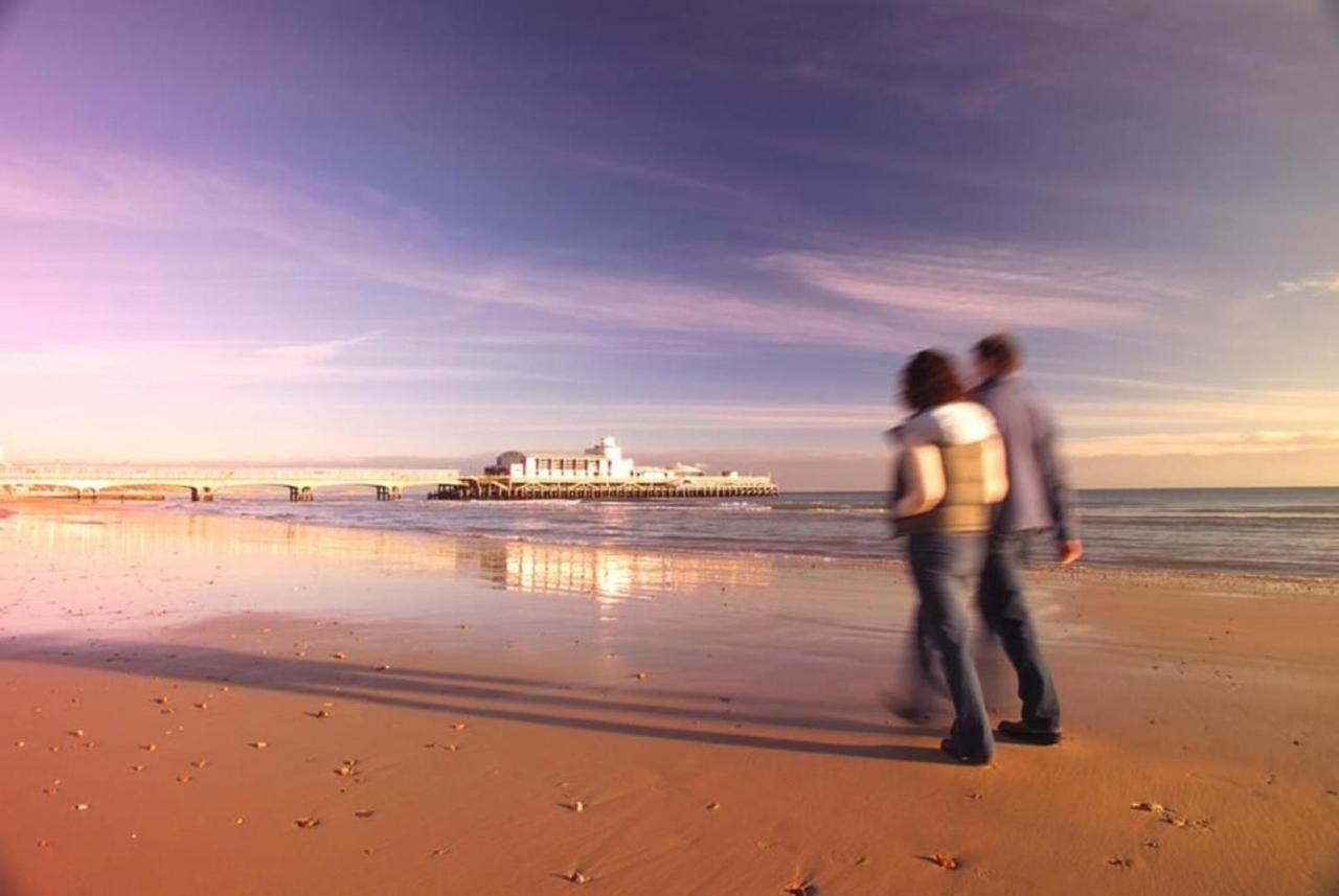 Bournecoast - Stylish Flat With Balcony - Sea Views - 10 Min Walk To Beach - Parking - Wifi - Fm8407 บอร์นมัธ ภายนอก รูปภาพ